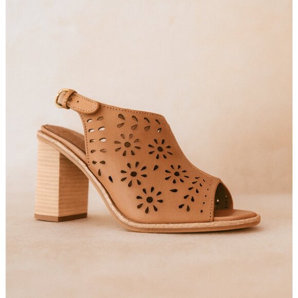 Anthropologie Lucia Cut Out Sandals 8.5 Tan NEW - Picture 1 of 12